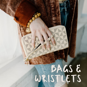 ACCESSORIES : Bags & Wristlets